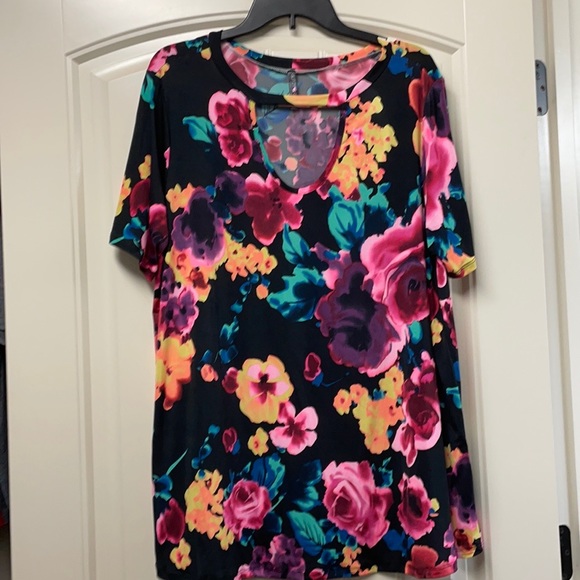 Dramatic Dreams Plus Size Top (new never worn) - Picture 2 of 6